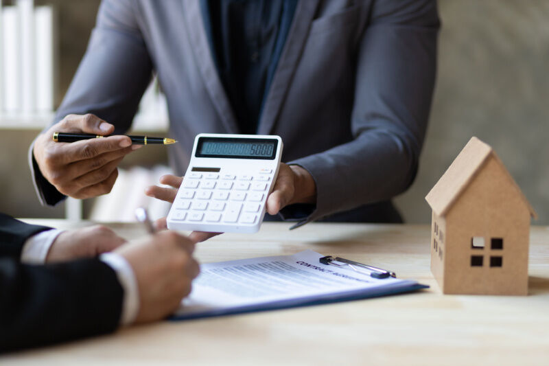 ¿Quién paga los honorarios de inmobiliarias por venta?