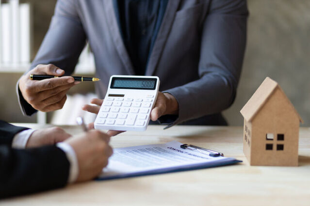 ¿Quién paga los honorarios de inmobiliarias por venta?