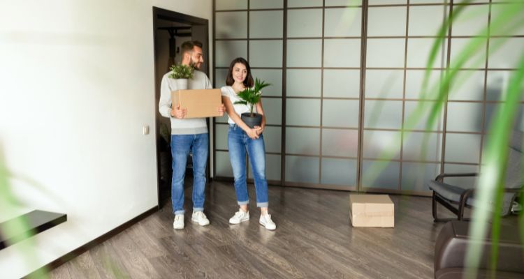 Cómo vender tu piso con inquilino dentro de forma legal [5 claves]